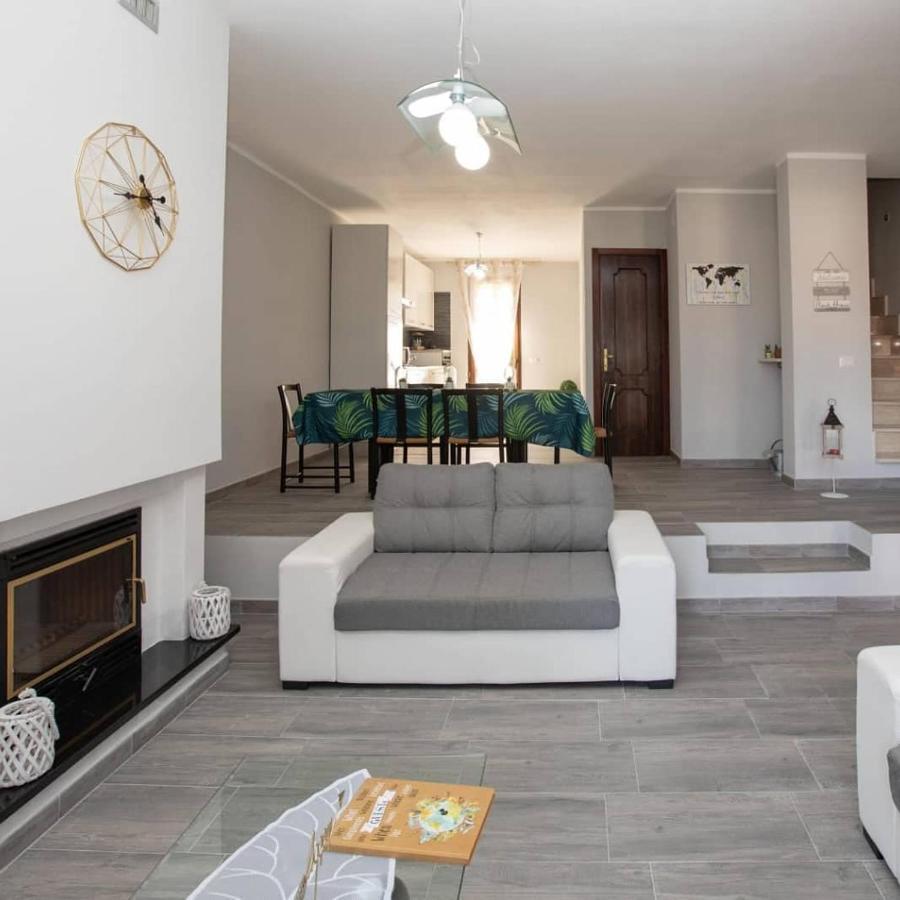 Villa Sweethouse Pula Porto Columbu - Perd'E Sali Esterno foto