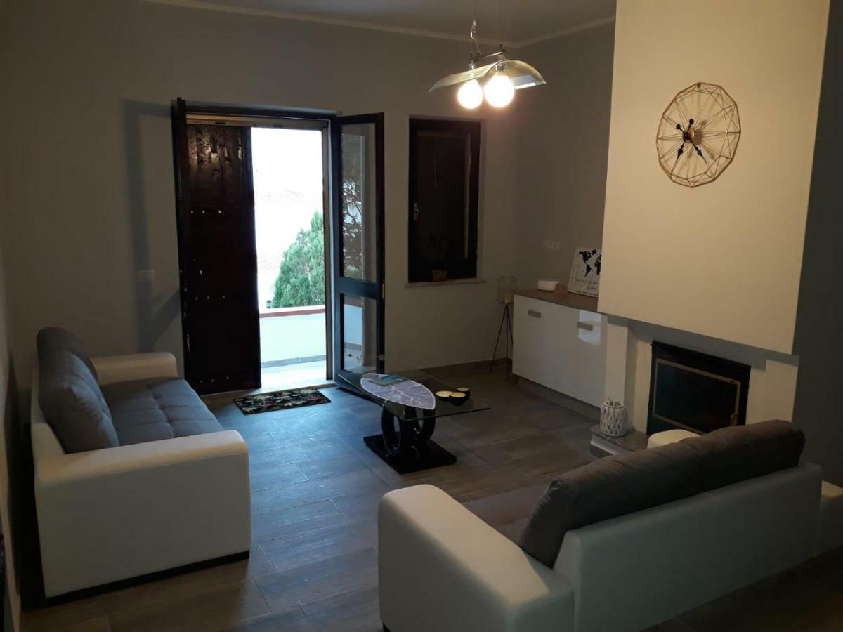 Villa Sweethouse Pula Porto Columbu - Perd'E Sali Esterno foto