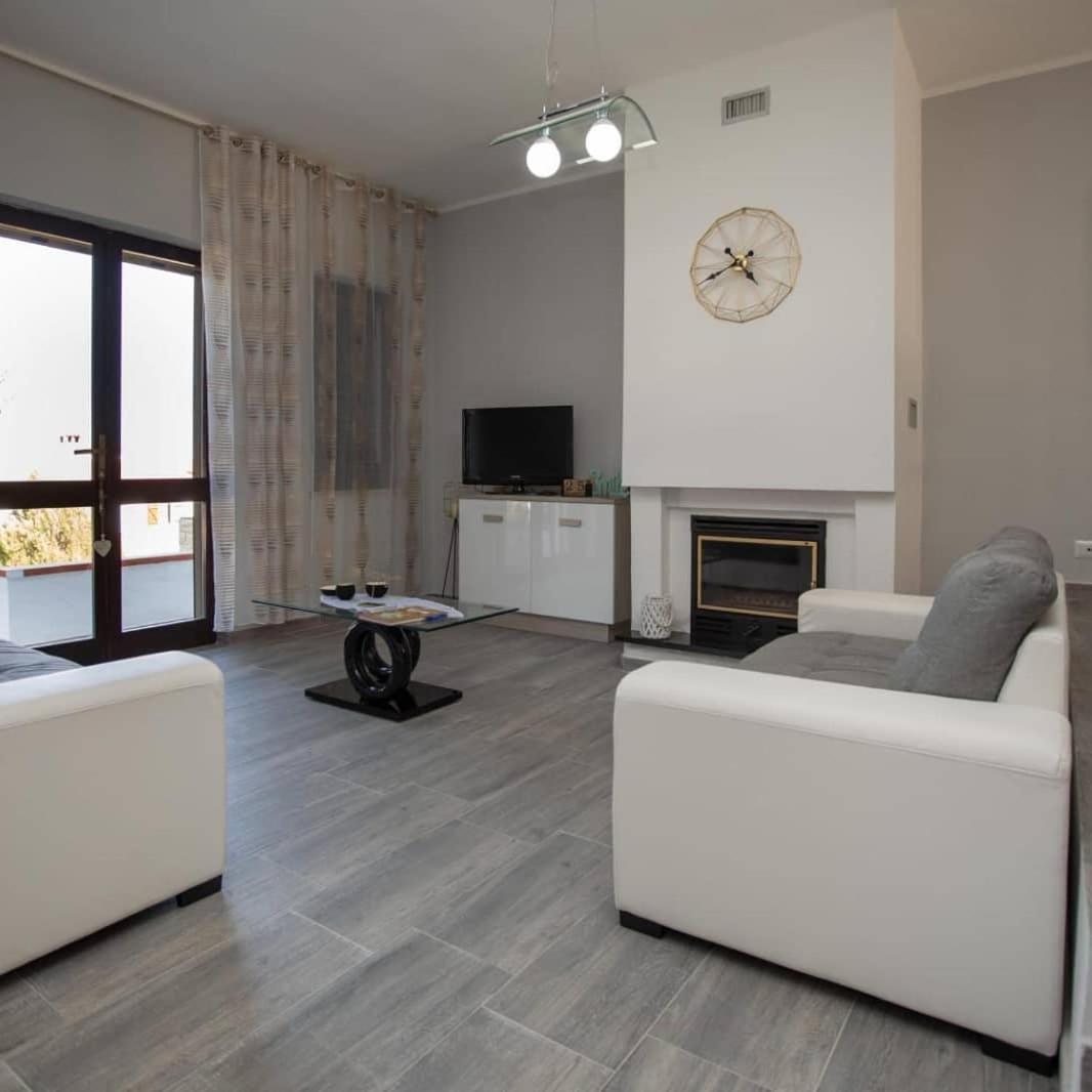Villa Sweethouse Pula Porto Columbu - Perd'E Sali Esterno foto